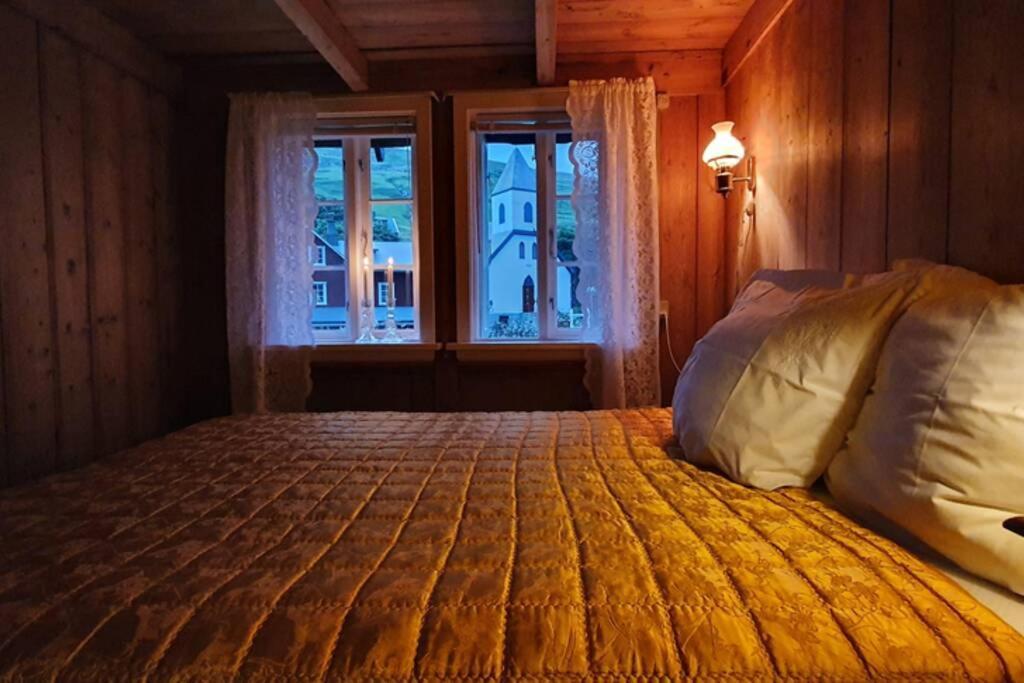 Charming And Authentic Heritage Retreat In Kvivik - Right Next To The River Exterior foto