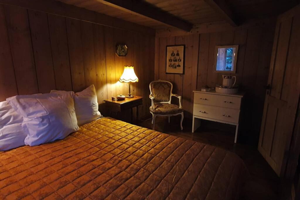 Charming And Authentic Heritage Retreat In Kvivik - Right Next To The River Exterior foto