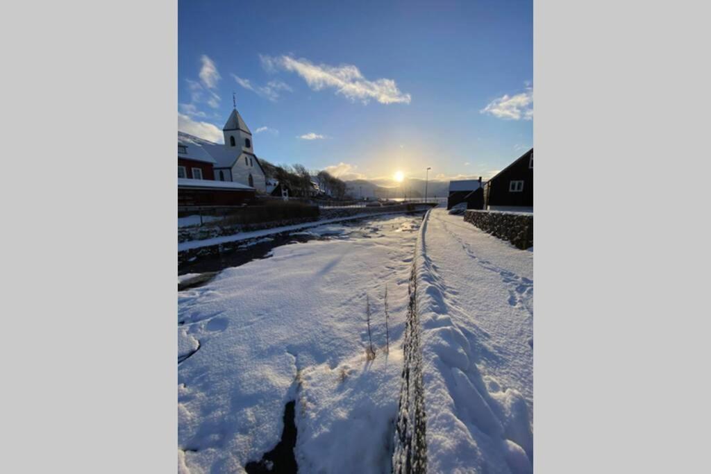 Charming And Authentic Heritage Retreat In Kvivik - Right Next To The River Exterior foto